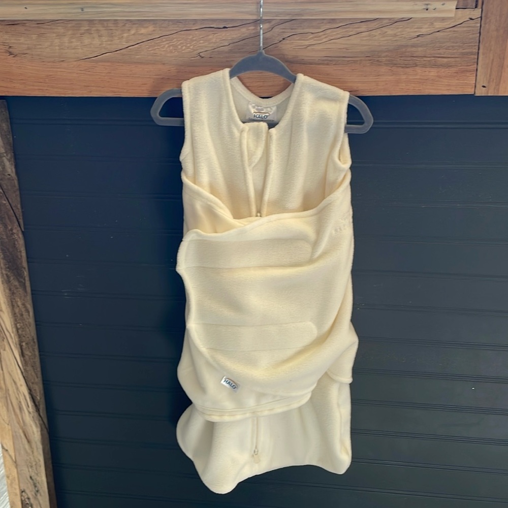 Halo Fleece Sleep Sack, 0-3mo, Cream, Velcro & Zipper, New with out tags
